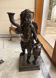 Grand Amour tenant une corne d'abondance, image 2/3