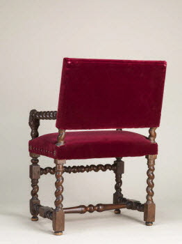 Fauteuil à décor de têtes de femmes, image 2/9