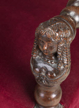 Fauteuil à décor de têtes de femmes, image 9/9