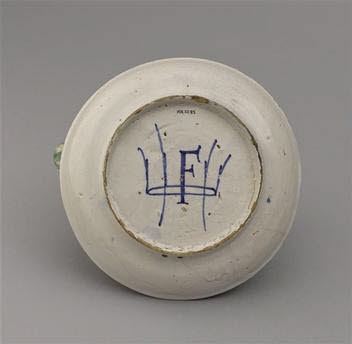 Coupe ronde : fruits et des légumes en haut-relief et en trompe-l'oeil [Fruttiera Farcita], image 3/3