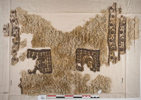 châle  ; couverture  ; fragment