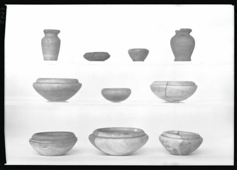 pot ; vase à onguent ; vase miniature ; avec contenu, image 2/2
