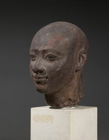 statue, image 2/10