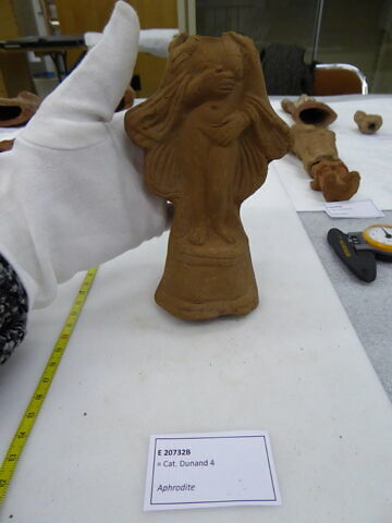 figurine d'Isis impudique