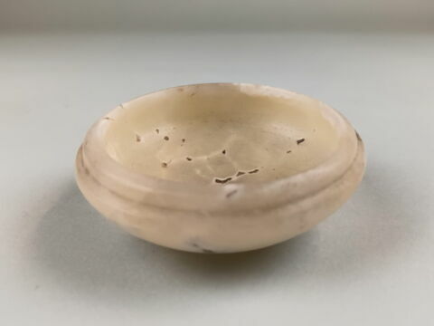 coupelle à lèvre surélevée