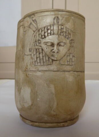 pot ; vase à onguent