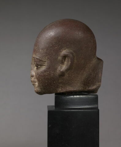 statue, image 6/11
