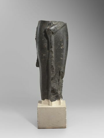 statue, image 2/9
