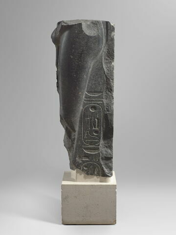 statue, image 4/9