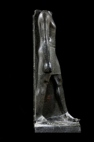 statue, image 3/8