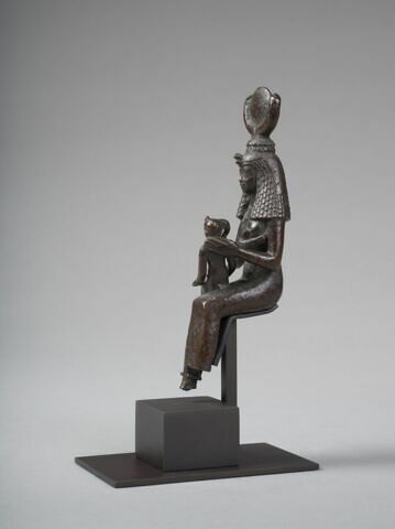figurine d'Isis allaitant, image 4/6