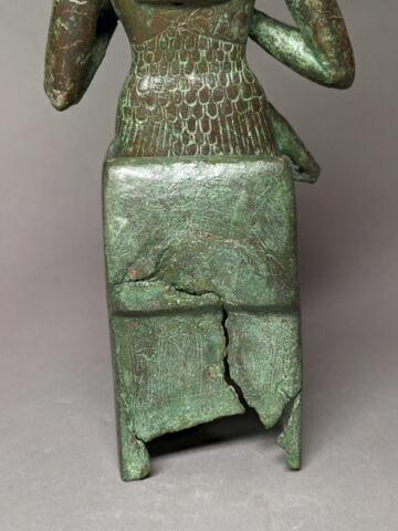 figurine d'Isis allaitant, image 7/9