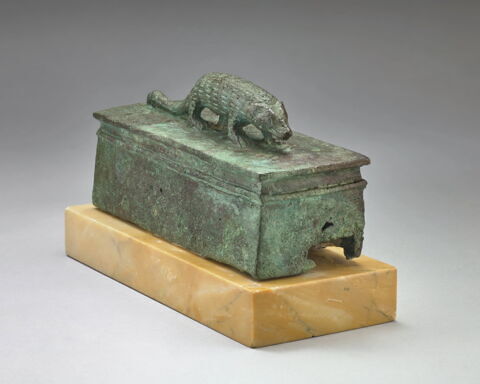 figurine ; sarcophage d'animal