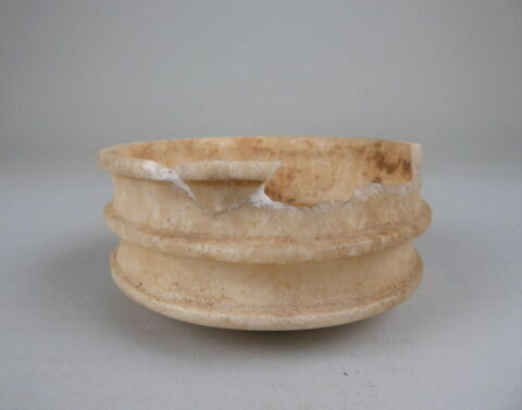 coupe cylindrique cerclée ; boîte  ; couvercle de vase, image 3/11