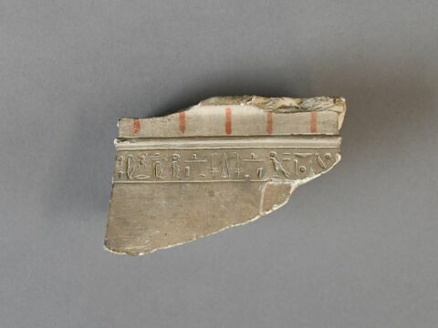 naos  ; socle, image 2/3