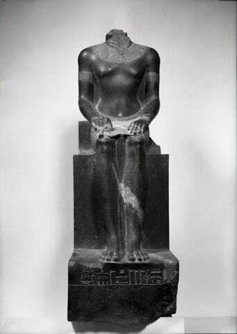 statue, image 2/6