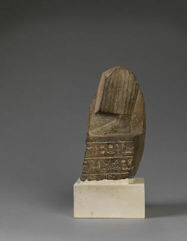 statuette, image 2/8