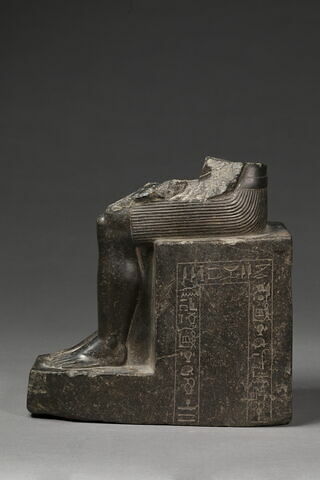 statue, image 2/6