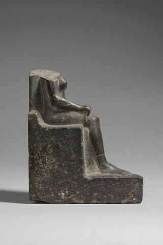 statuette, image 4/8