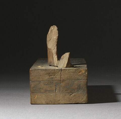 statue ; socle de statue, image 4/5