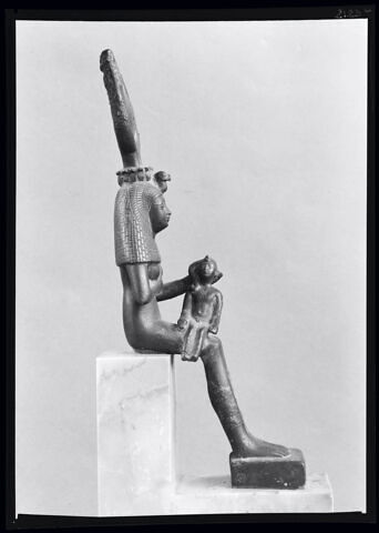 figurine d'Isis allaitant, image 9/9