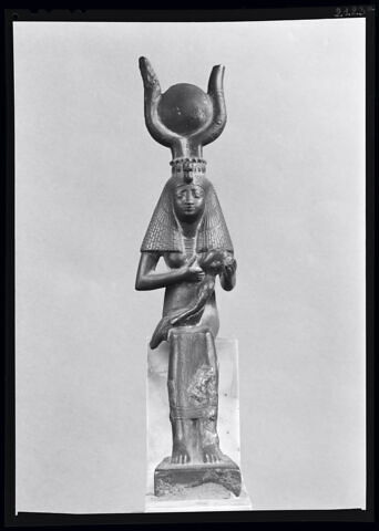 figurine d'Isis allaitant, image 7/9