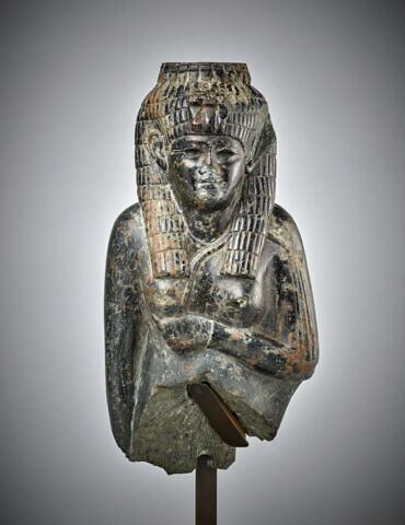 statue