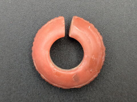 boucle d'oreille en anneau coupé