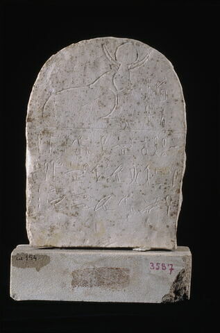 stèle cintrée, image 2/2