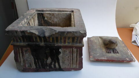 coffret funéraire  ; sarcophage de faucon, image 2/11