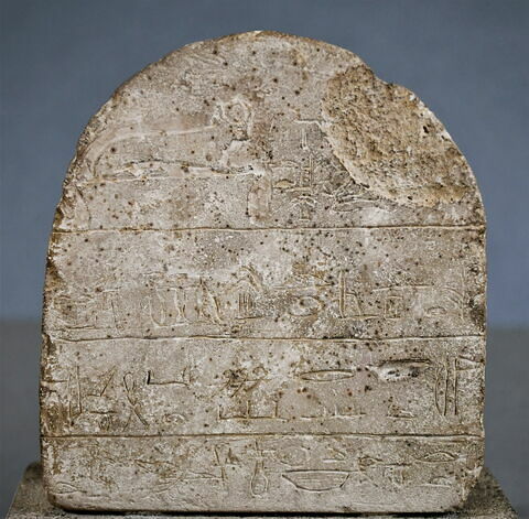 stèle cintrée ; stèle biface