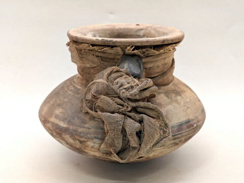 jarre biconique ; vase miniature ; avec contenu, image 3/4