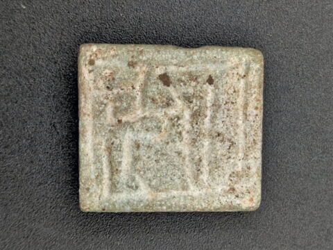 amulette oudjat ; plaque, image 2/2