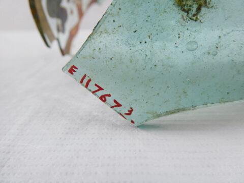 gobelet ; plusieurs fragments recollés, image 4/6