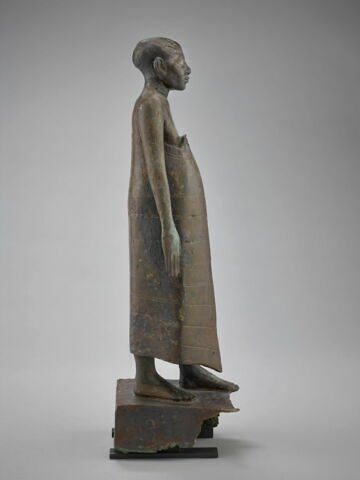 statue, image 2/7