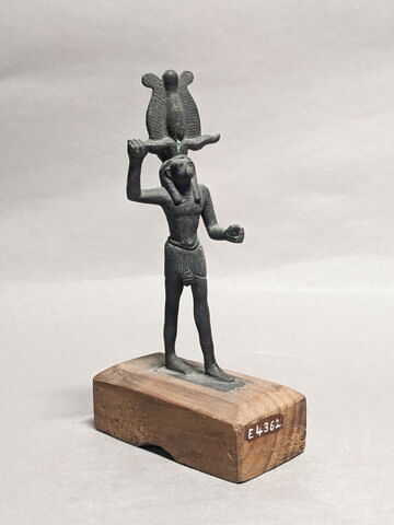 figurine d'Horus harponneur