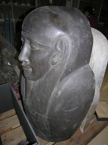 couvercle de sarcophage momiforme