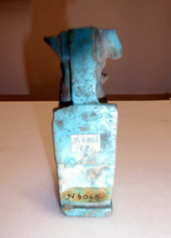 figurine d'Isis allaitant  ; amulette, image 2/2