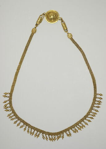 collier à pendentif ; perle en pavot