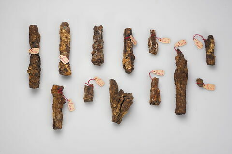 indéterminé ; fragments
