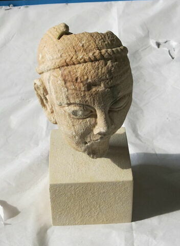 statue, image 2/3