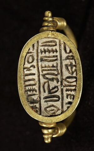 bague en anneau à extrémités enroulées ; bague à chaton cerclé ; scaraboïde, image 3/3