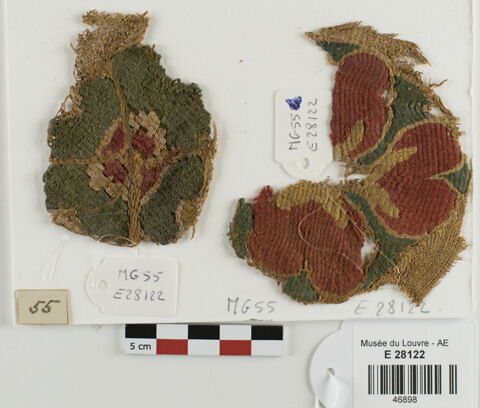 décor de textile ; deux fragments, image 1/1