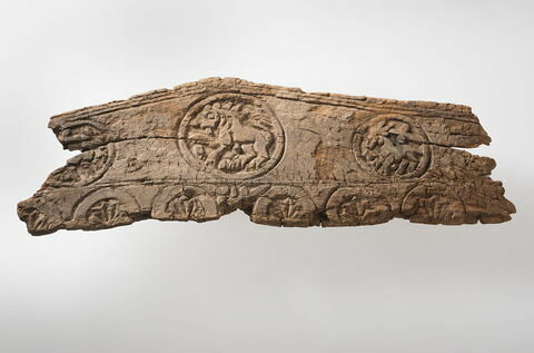 stèle  ; élément architectural   ; fragment