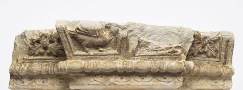 pilastre ; chapiteau ; frise