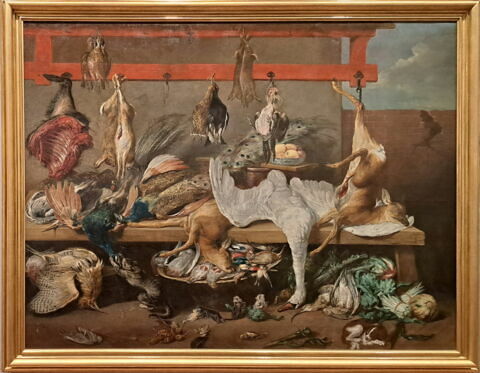 Table de cuisine avec gibier, poissons et légumes