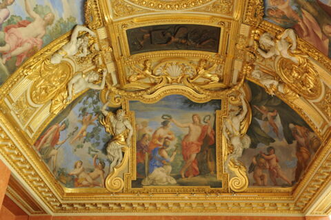 Plafond : Salle des Saisons - au centre de la voûte, composition circulaire: Apollon et Diane. A la voûte au dessus de la corniche, du sud vers le nord : Le Printems, image 3/8