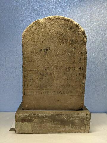 stèle cintrée, image 2/2