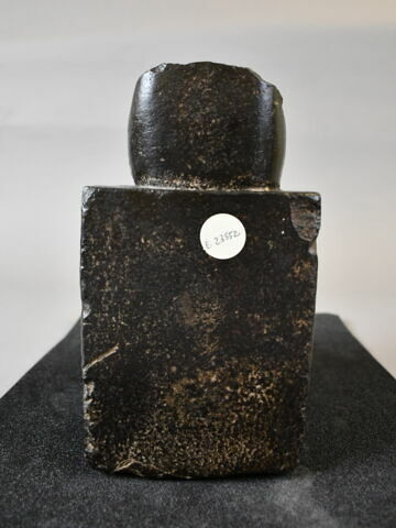 statue, image 3/6
