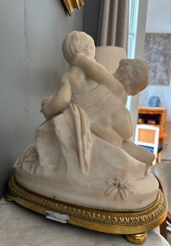 Deux enfants se disputant un nid, image 2/3